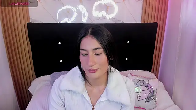 Snapshot of Sara_Sweet03 chatting on 05-19-26, 06:03 Sara Sweet03 online show from 05-19-26, 06:03