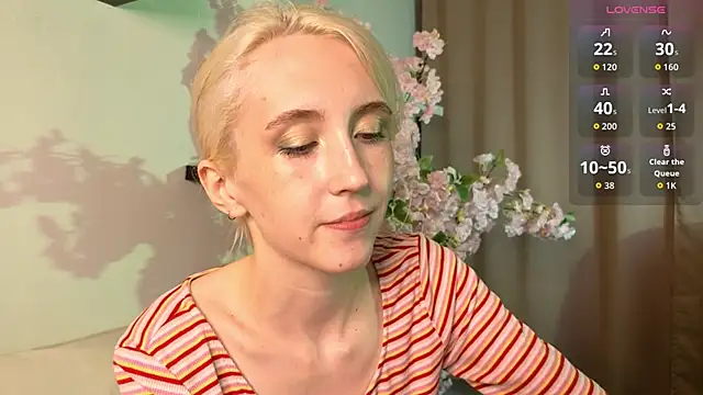 Snapshot of Elen__Moore chatting on 06-05-26, 10:43 Elen Moore online show from 06-05-26, 10:43