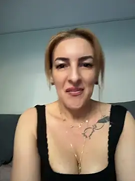 Snapshot of Hot-Milf4U chatting on 06-10-26, 05:07 Hot-Milf4U online show from 06-10-26, 05:07