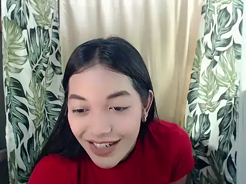 Snapshot of itsme_gwen chatting on 06-21-26, 04:48 itsme gwen online show from 06-21-26, 04:48