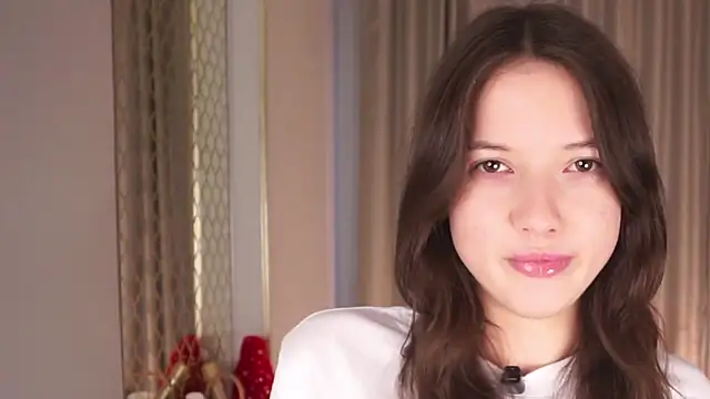 Snapshot of JulissaSham chatting on 05-19-26, 12:44 JulissaSham online show from 05-19-26, 12:44