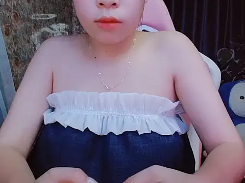 Snapshot of Julie_Ulie chatting on 06-06-26, 02:55 Julie Ulie online show from 06-06-26, 02:55