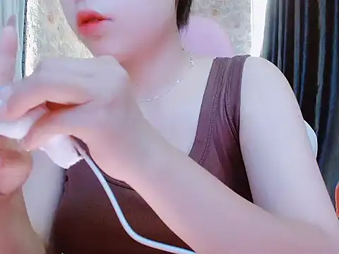 Snapshot of Julie_Ulie chatting on 06-07-26, 04:38 Julie Ulie online show from 06-07-26, 04:38