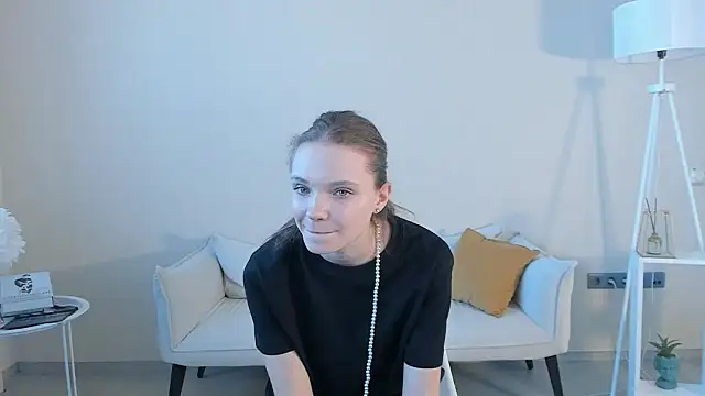 Snapshot of EstelleCondra chatting on 05-20-26, 05:57 EstelleCondra online show from 05-20-26, 05:57