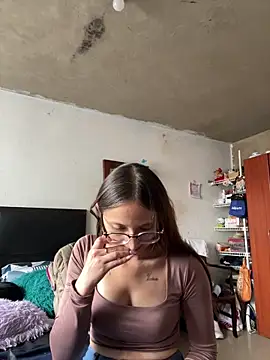 Snapshot of aria_rousse3 chatting on 05-19-26, 03:18 aria rousse3 online show from 05-19-26, 03:18
