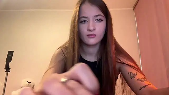 Snapshot of cute_nessy chatting on 05-19-26, 04:35 cute nessy online show from 05-19-26, 04:35