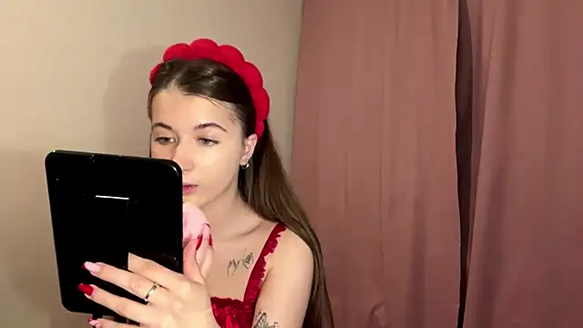 Snapshot of cute_nessy chatting on 05-20-26, 02:12 cute nessy online show from 05-20-26, 02:12