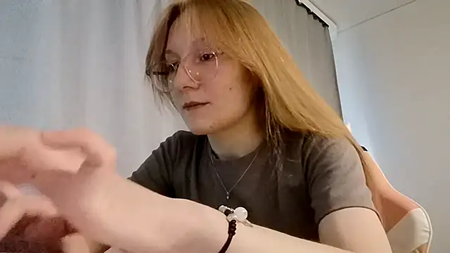Snapshot of LauraTurber chatting on 05-20-26, 03:07 LauraTurber online show from 05-20-26, 03:07
