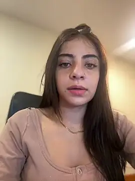 Snapshot of Hanna_Cruz_ chatting on 06-03-26, 06:13 Hanna Cruz online show from 06-03-26, 06:13