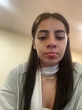 Snapshot of Hanna_Cruz_ chatting on 06-08-26, 02:28 Hanna Cruz online show from 06-08-26, 02:28