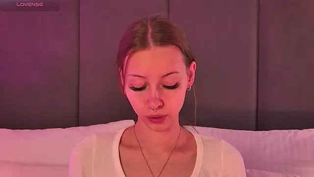 Snapshot of JulyOwens chatting on 06-18-26, 06:24 JulyOwens online show from 06-18-26, 06:24