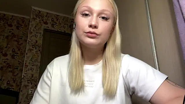 Snapshot of ItsMeliss chatting on 05-21-26, 02:02 ItsMeliss online show from 05-21-26, 02:02