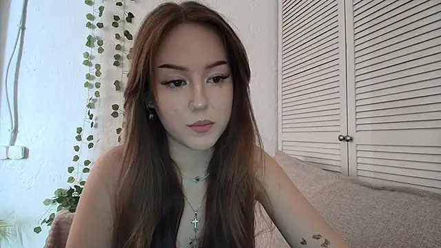 Snapshot of silver_grl chatting on 05-26-26, 06:42 silver grl online show from 05-26-26, 06:42