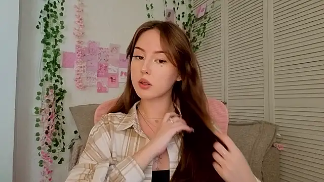 Snapshot of silver_grl chatting on 06-17-26, 01:30 silver grl online show from 06-17-26, 01:30