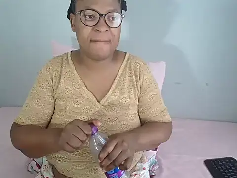 CandyYumsAerolaXX online show from 05-21-26, 09:49
