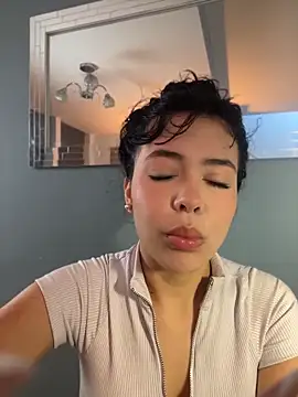 Snapshot of FERNANDAXX_ chatting on 05-23-26, 11:58 FERNANDAXX online show from 05-23-26, 11:58