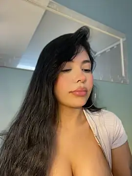 Snapshot of FERNANDAXX_ chatting on 06-03-26, 02:33 FERNANDAXX online show from 06-03-26, 02:33