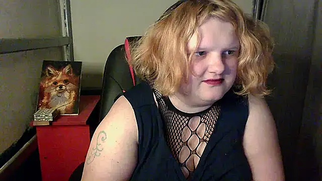 Snapshot of Freya_Fellie chatting on 05-25-26, 05:19 Freya Fellie online show from 05-25-26, 05:19
