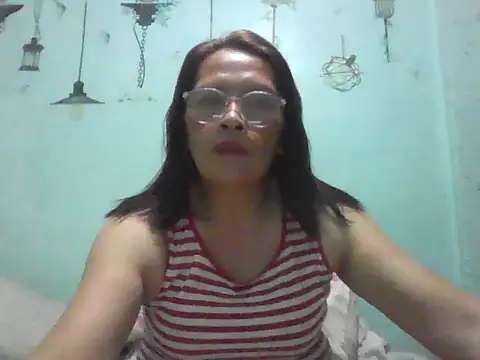 Snapshot of momshe2026 chatting on 06-02-26, 01:57 momshe2026 online show from 06-02-26, 01:57