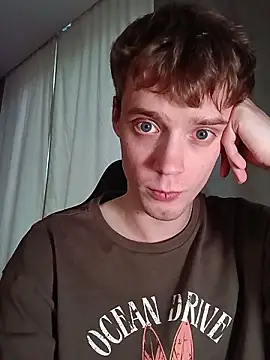 Snapshot of Gaarty chatting on 07-17-26, 11:09 Gaarty online show from 07-17-26, 11:09