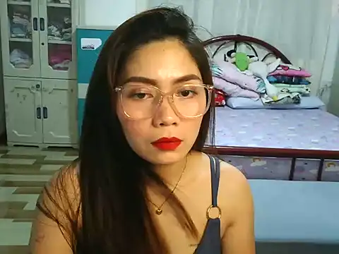 Snapshot of Sexynica chatting on 05-24-26, 12:43 Sexynica online show from 05-24-26, 12:43