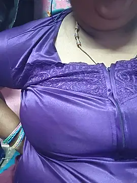 Snapshot of geetha431 chatting on 06-07-26, 06:22 geetha431 online show from 06-07-26, 06:22