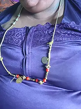Snapshot of geetha431 chatting on 06-12-26, 06:01 geetha431 online show from 06-12-26, 06:01