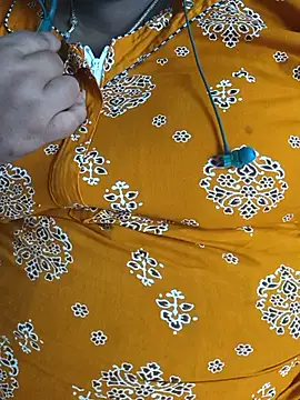 Snapshot of geetha431 chatting on 06-16-26, 06:27 geetha431 online show from 06-16-26, 06:27