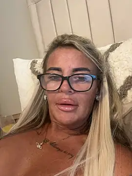 hotmilf66 online show from 06-01-26, 06:53