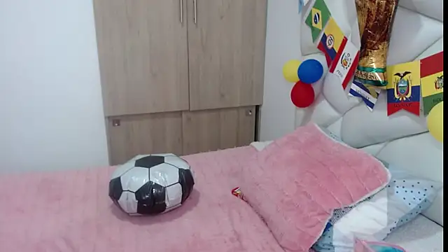Snapshot of Valeria_Santos_ chatting on 06-18-26, 01:48 Valeria Santos online show from 06-18-26, 01:48