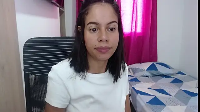 Snapshot of Valeria_Santos_ chatting on 06-24-26, 01:43 Valeria Santos online show from 06-24-26, 01:43