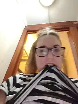 Snapshot of Alexia69812 chatting on 07-08-26, 05:17 Alexia69812 online show from 07-08-26, 05:17