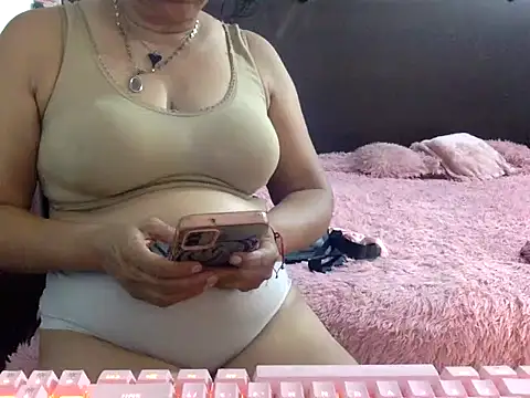 Snapshot of mommy-flabia chatting on 06-10-26, 08:52 mommy-flabia online show from 06-10-26, 08:52