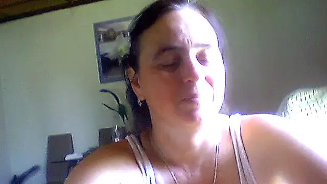 Snapshot of AniaCool77 chatting on 06-10-26, 10:03 AniaCool77 online show from 06-10-26, 10:03