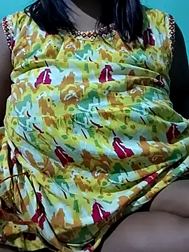 Snapshot of heena7348 chatting on 07-08-26, 05:17 heena7348 online show from 07-08-26, 05:17