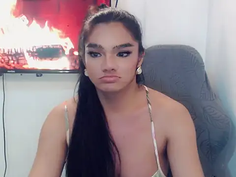 Snapshot of HollyFoxy69 chatting on 05-21-26, 12:45 HollyFoxy69 online show from 05-21-26, 12:45