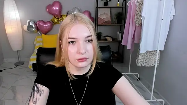 Snapshot of Tracy_Thompson chatting on 05-22-26, 11:27 Tracy Thompson online show from 05-22-26, 11:27