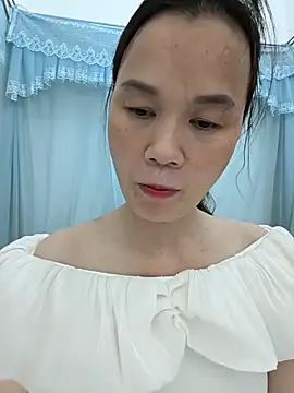 Lye lovely online show from 06-15-26, 12:29