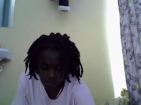Snapshot of Pretty_Liz255 chatting on 06-08-26, 01:33 Pretty Liz255 online show from 06-08-26, 01:33