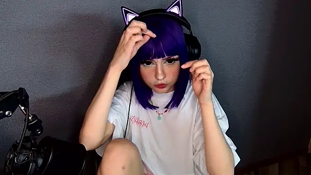Snapshot of YunaLeaf chatting on 06-15-26, 10:23 YunaLeaf online show from 06-15-26, 10:23