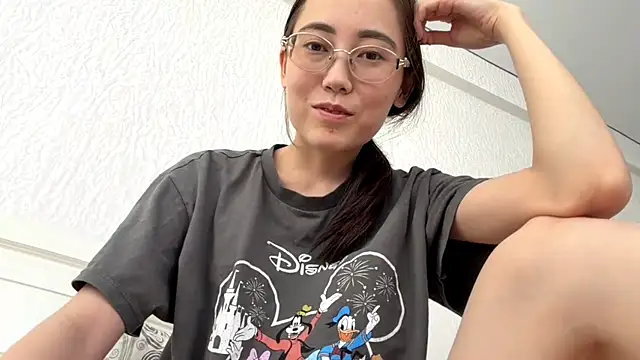 Snapshot of VickieTrudo chatting on 07-15-26, 11:15 VickieTrudo online show from 07-15-26, 11:15