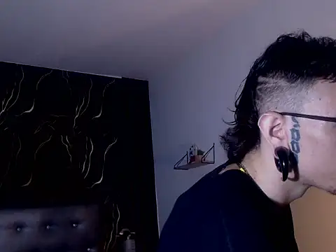 Snapshot of Ryan_Owenss chatting on 06-27-26, 03:55 Ryan Owenss online show from 06-27-26, 03:55
