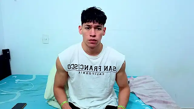 Luke Muscle online show from 06-10-26, 03:11