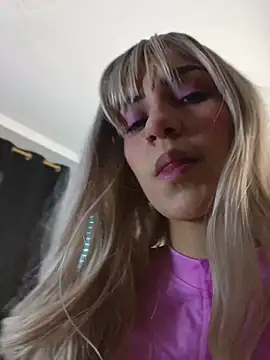 Snapshot of sofi_diaz1 chatting on 06-04-26, 04:02 sofi diaz1 online show from 06-04-26, 04:02