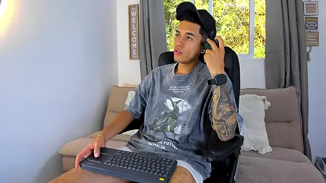 Snapshot of NickCopeer_ chatting on 07-09-26, 01:59 NickCopeer online show from 07-09-26, 01:59