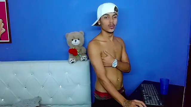 Snapshot of Angel_foxc13 chatting on 06-13-26, 04:43 Angel foxc13 online show from 06-13-26, 04:43