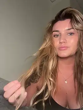 Snapshot of thebeachyblonde chatting on 07-14-26, 01:19 thebeachyblonde online show from 07-14-26, 01:19