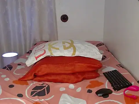 ZoeTracy online show from 07-11-26, 06:16