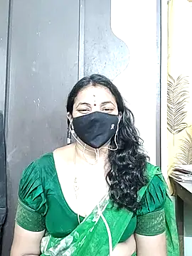 Snapshot of Leela_555 chatting on 06-15-26, 04:04 Leela 555 online show from 06-15-26, 04:04