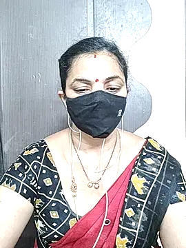 Snapshot of Leela_555 chatting on 06-22-26, 10:40 Leela 555 online show from 06-22-26, 10:40